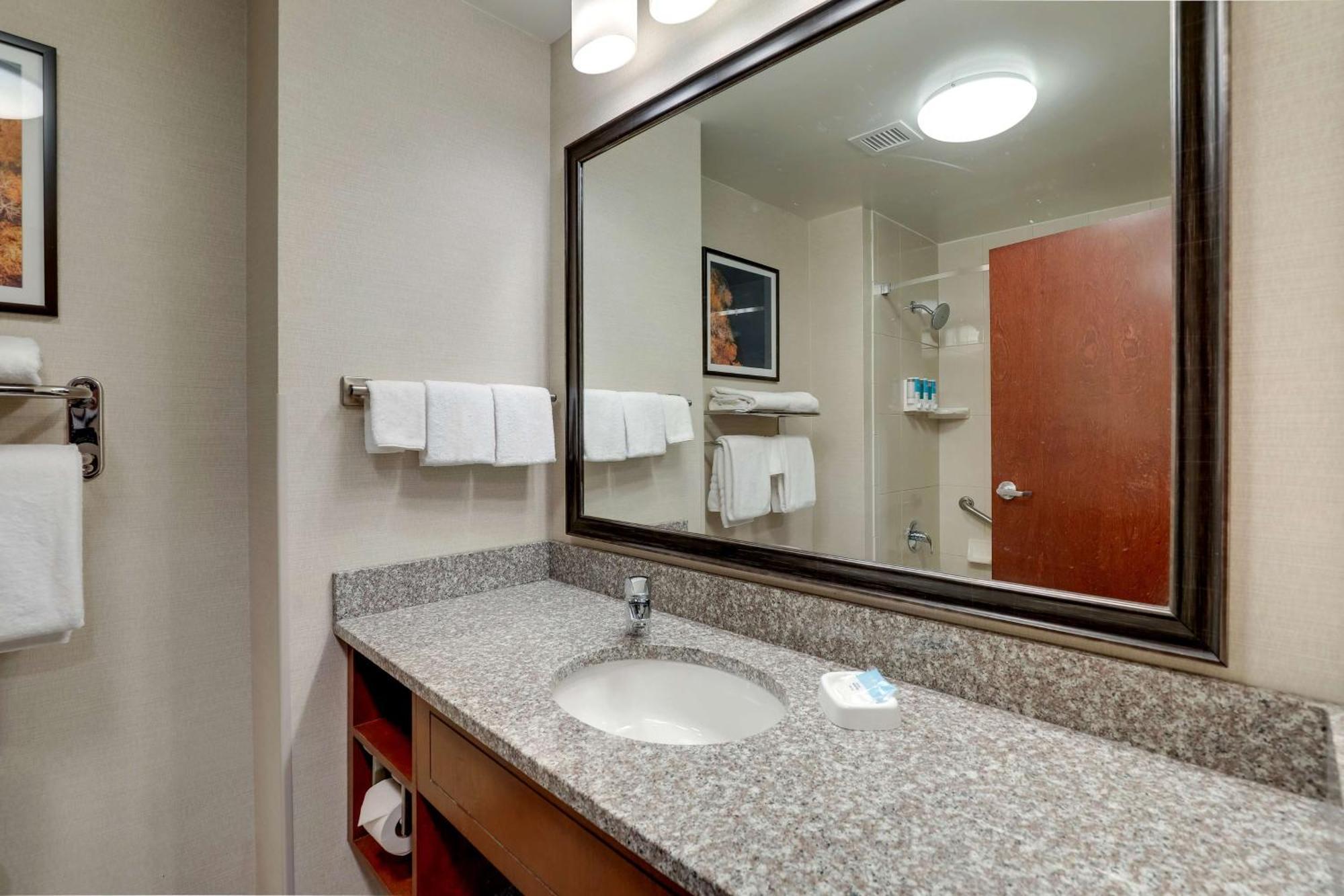 מאונט ורנון Drury Plaza Hotel Mt Vernon מראה חיצוני תמונה